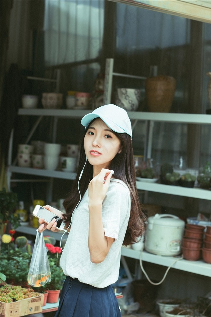 美女穿白丝露内裤