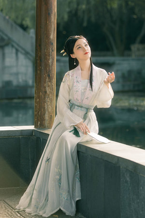 安娜情欲史未删减版